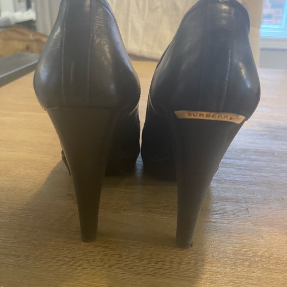 Burberry black heels size 7 - Picture 4 of 6